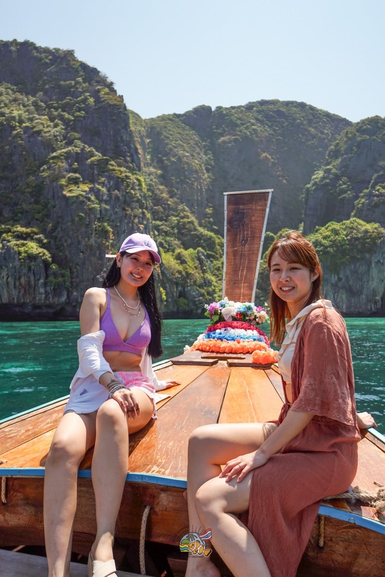 ピピ 島 ロング テール ボート ツアーでピレーラグーンを巡る2名のお客様